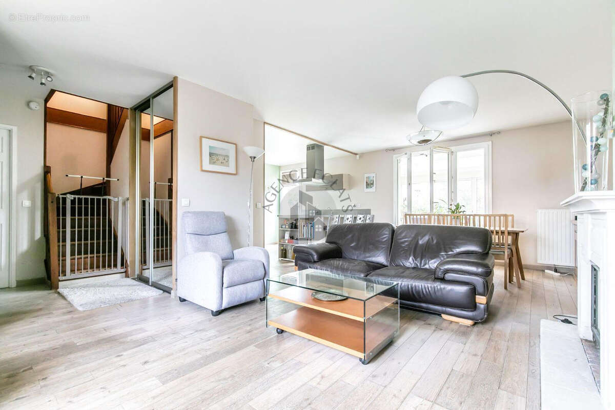 Maison à MONTEVRAIN