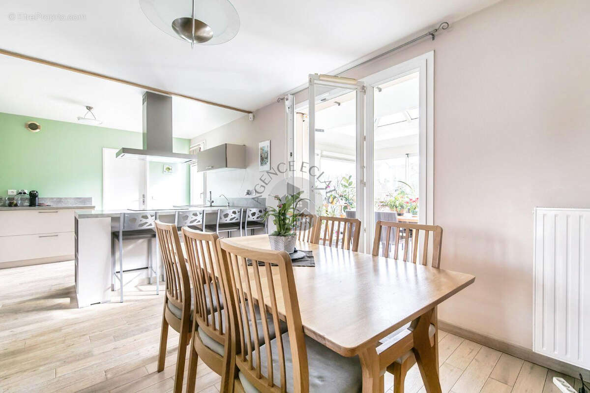 Maison à MONTEVRAIN