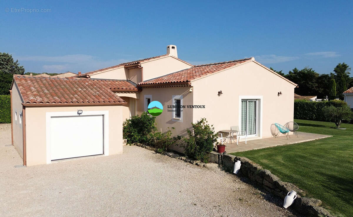 Maison à PERNES-LES-FONTAINES