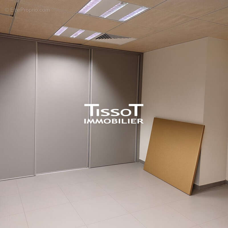 bureau RDC - Commerce à NIMES