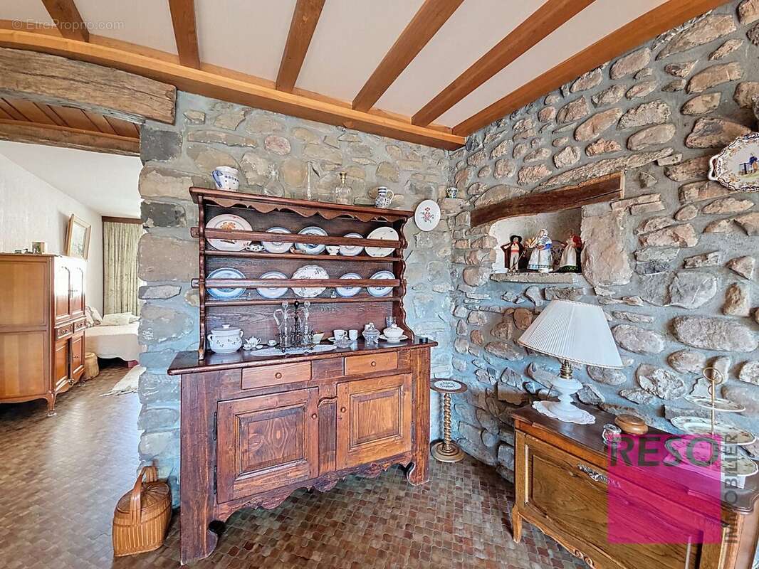 Maison à CRANVES-SALES