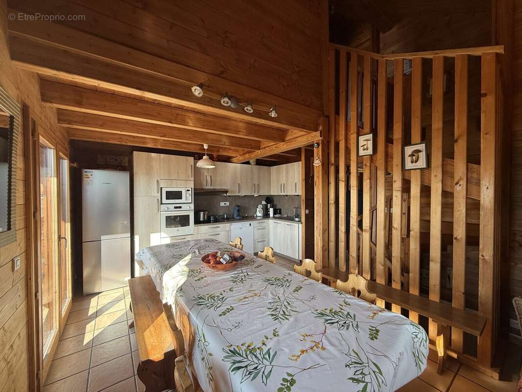 Cuisine chalet est - Maison à FONTCOUVERTE-LA-TOUSSUIRE