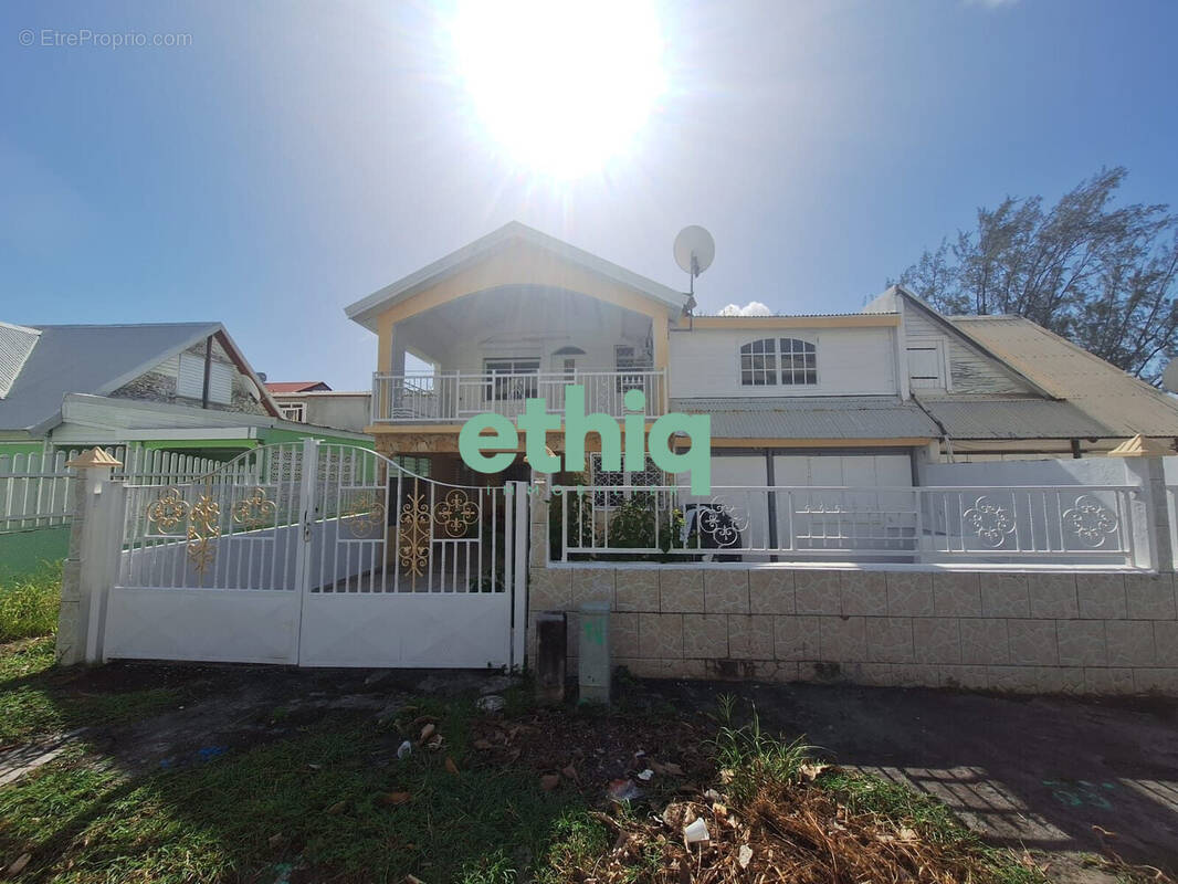 Maison à CAPESTERRE-BELLE-EAU