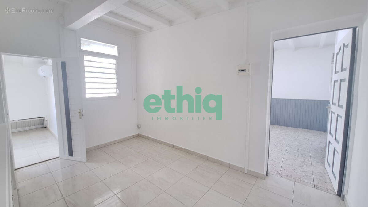 Maison à CAPESTERRE-BELLE-EAU