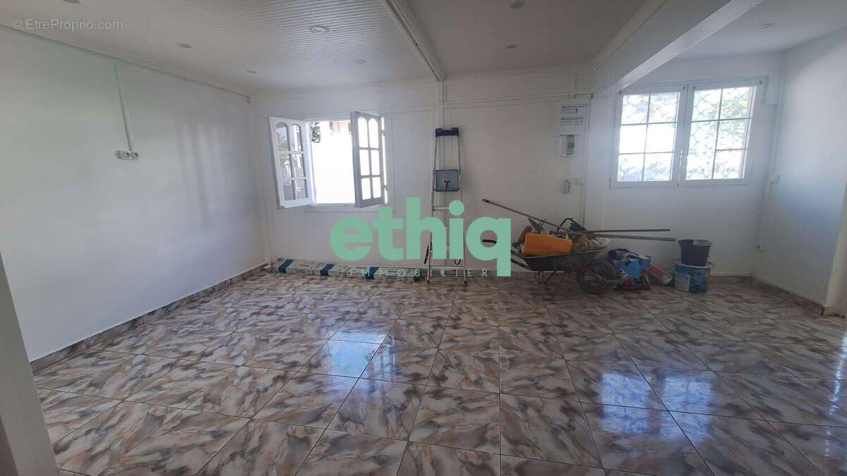 Maison à CAPESTERRE-BELLE-EAU