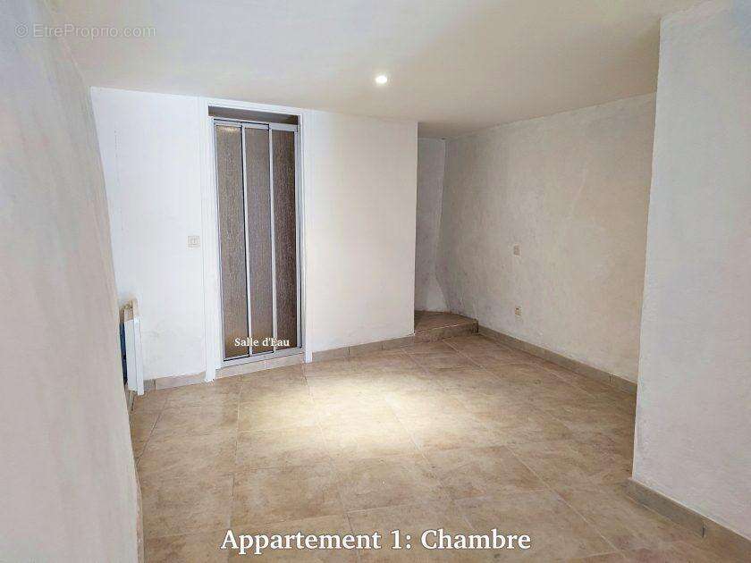 Appartement 1 - étage 1: chambre - Maison à BELVEDERE