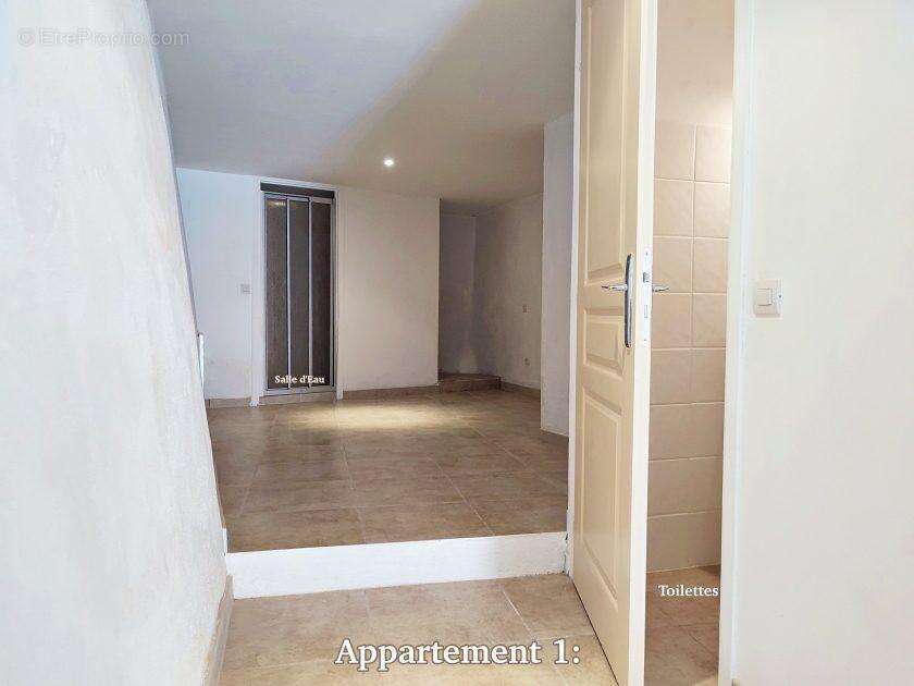 Appartement 1 - étage 1: entrée chambre  - Maison à BELVEDERE
