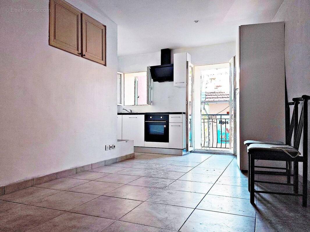 Appartement 1 - étage 1: entrée - Maison à BELVEDERE