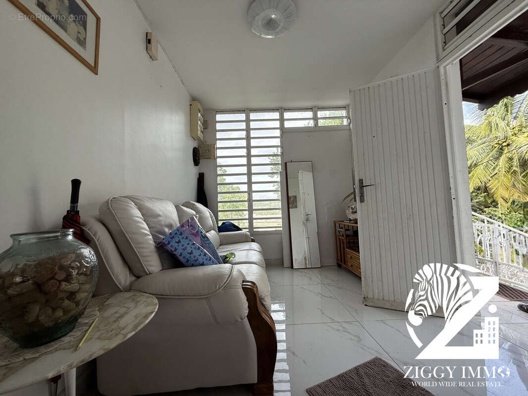 Maison à LES ABYMES