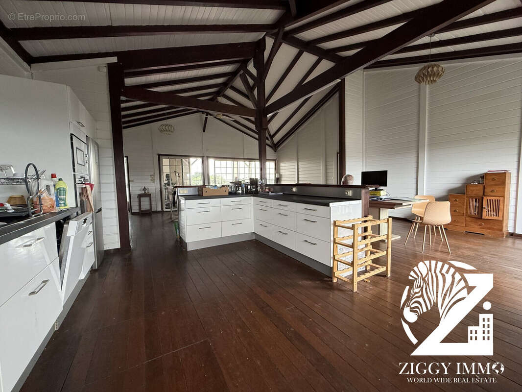 Maison à LES ABYMES