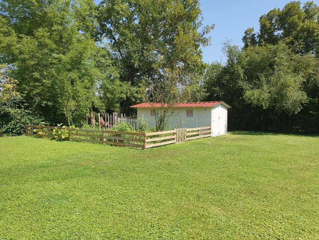 Terrain à AIGUEPERSE