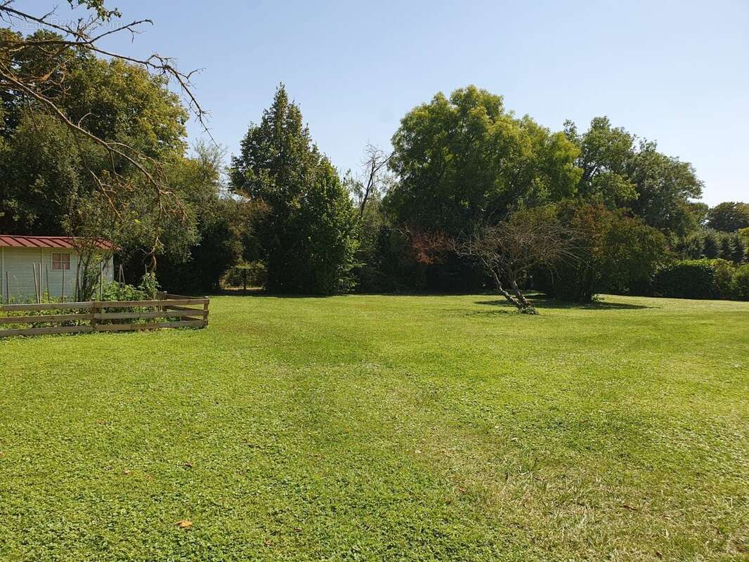 Terrain à AIGUEPERSE