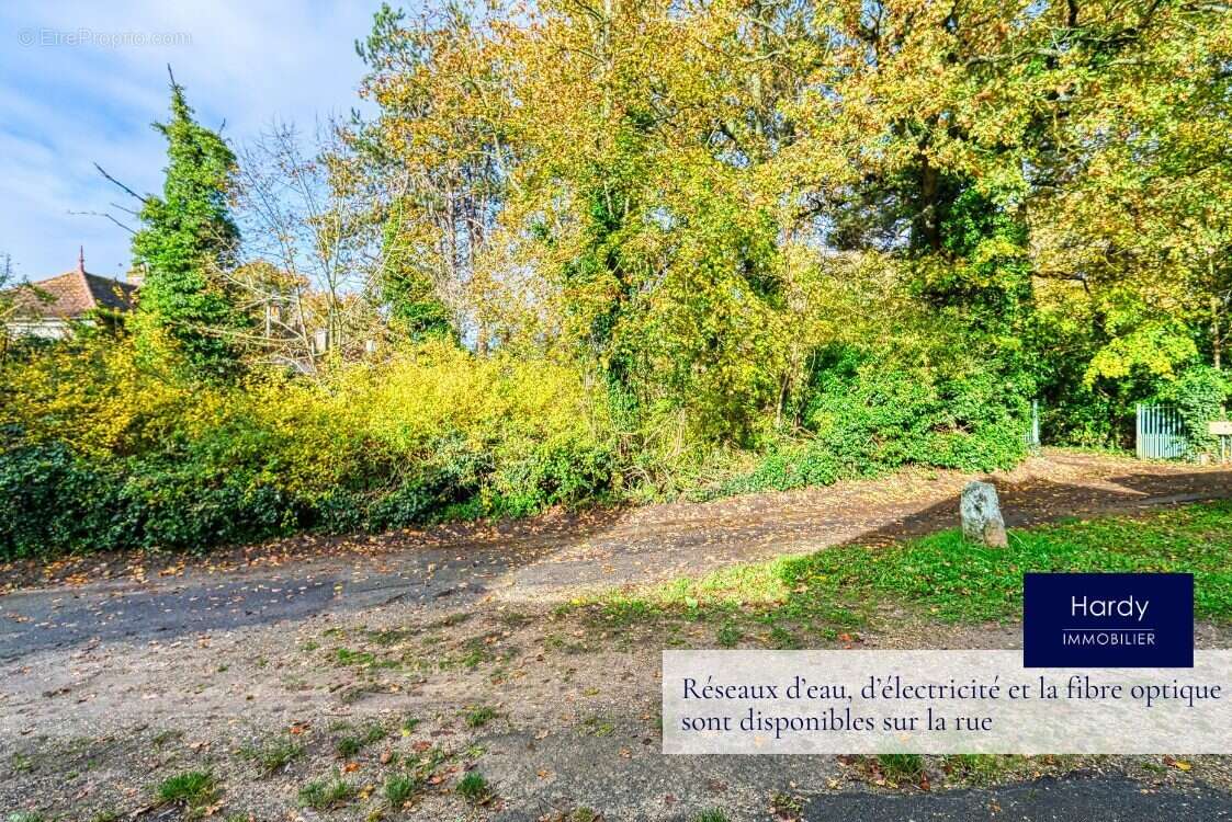 Terrain à HARAVILLIERS