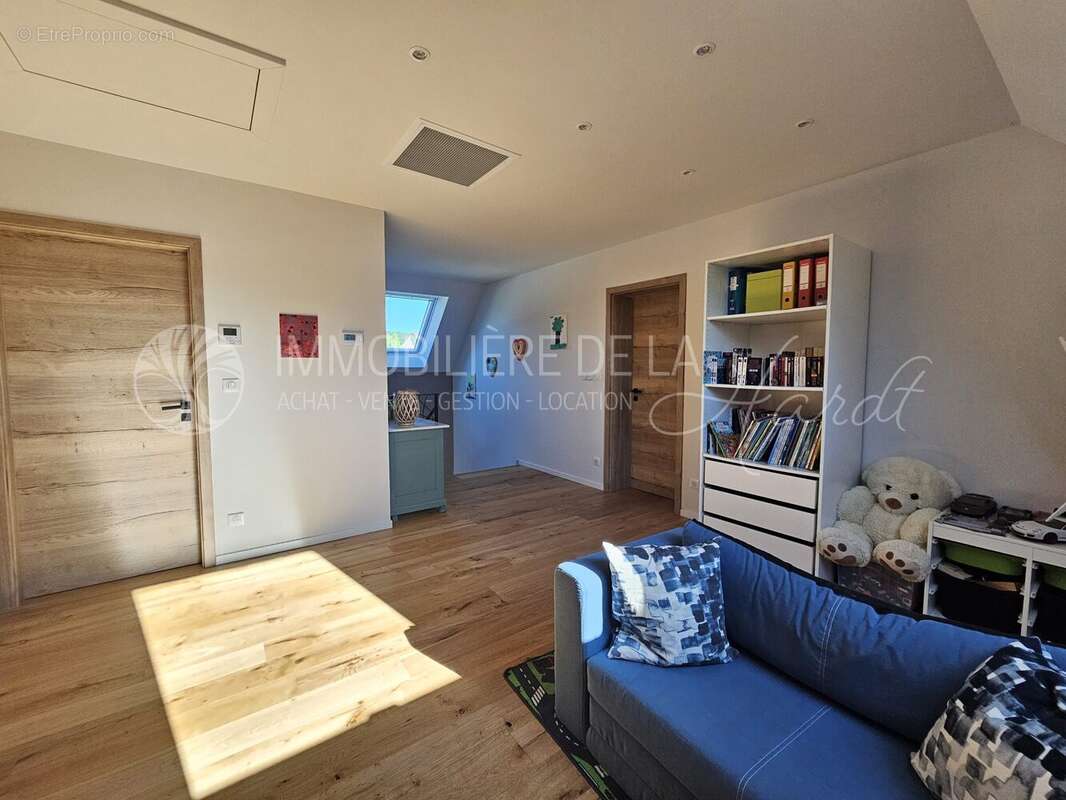 Maison à STEINBRUNN-LE-HAUT