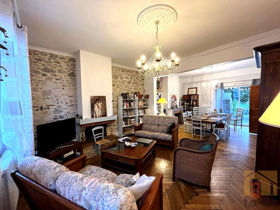 Maison à COLAYRAC-SAINT-CIRQ