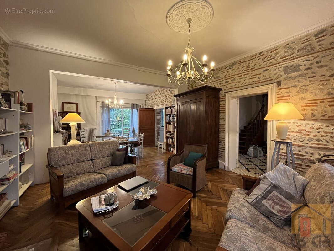 Maison à COLAYRAC-SAINT-CIRQ