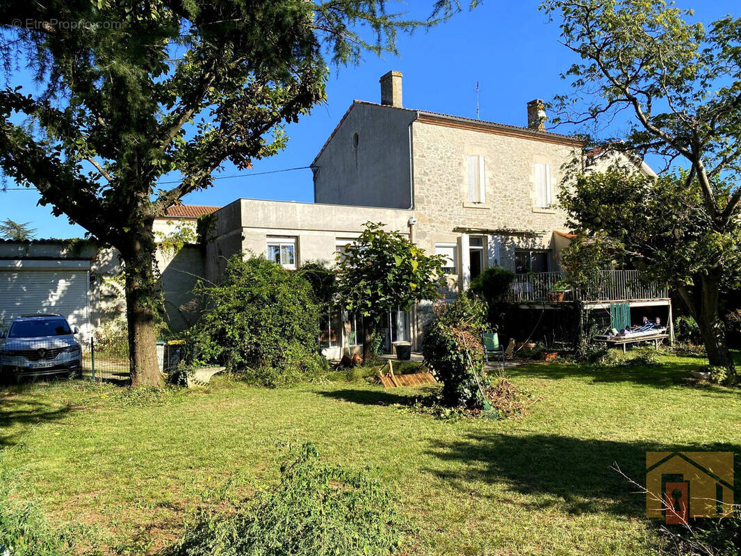 Maison à COLAYRAC-SAINT-CIRQ