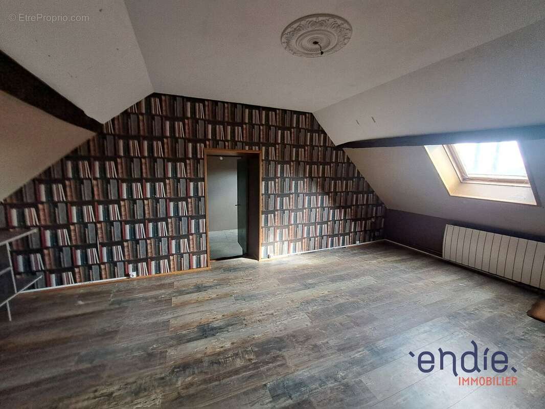 Maison à AINAY-LE-CHATEAU