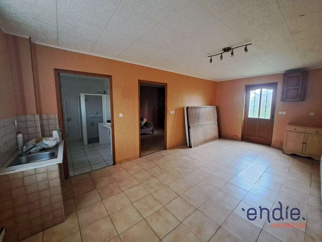 Maison à AINAY-LE-CHATEAU