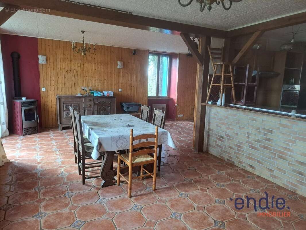 Maison à AINAY-LE-CHATEAU