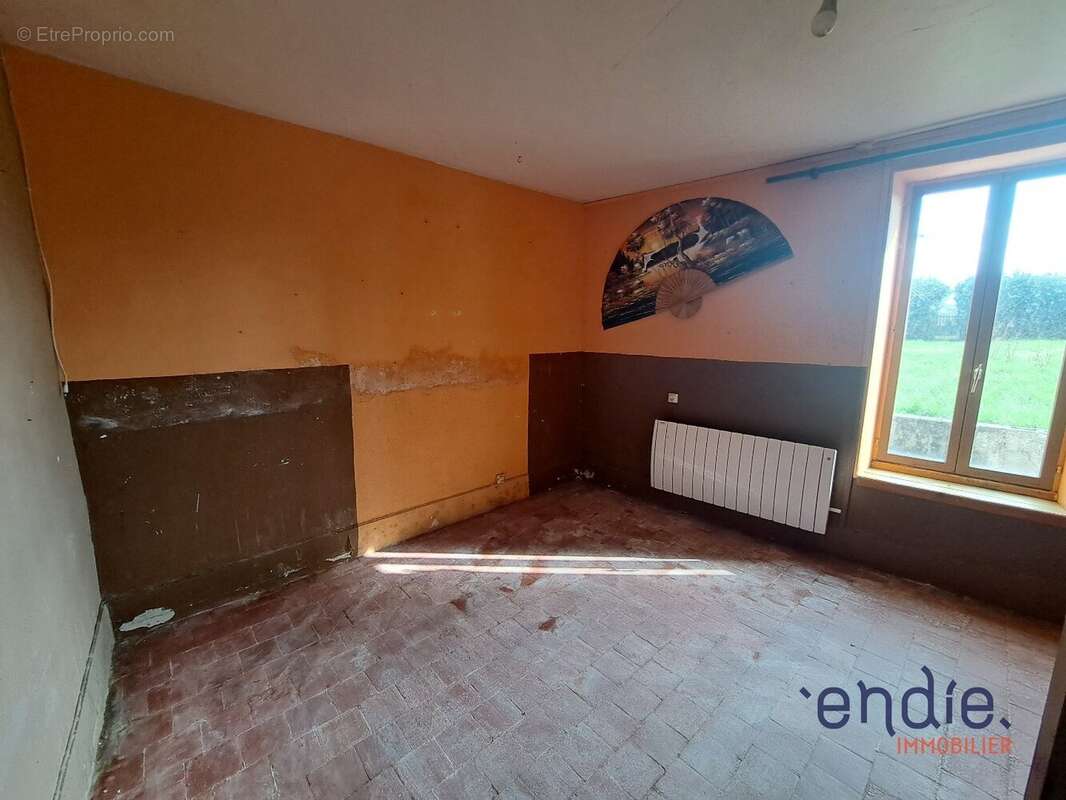 Maison à AINAY-LE-CHATEAU