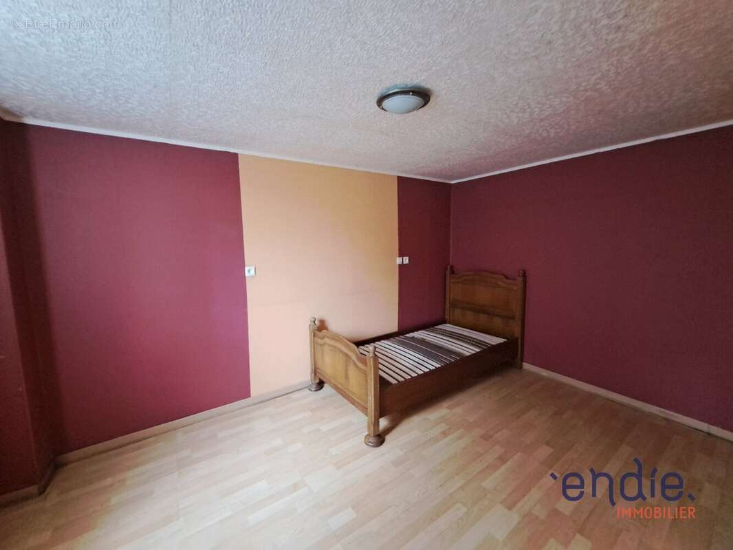 Maison à AINAY-LE-CHATEAU