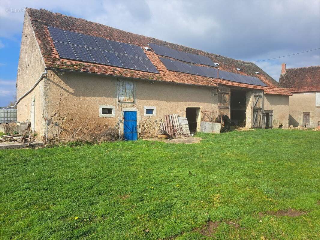 Maison à AINAY-LE-CHATEAU