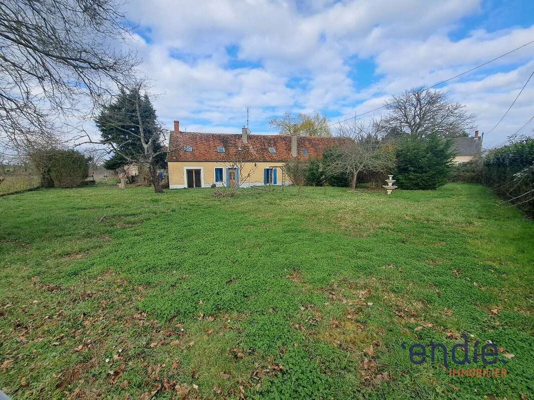 Maison à AINAY-LE-CHATEAU