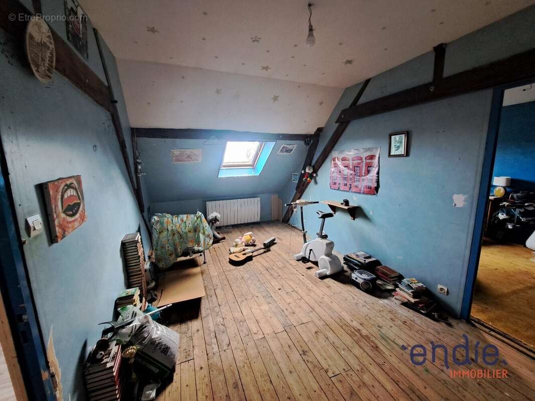 Maison à AINAY-LE-CHATEAU