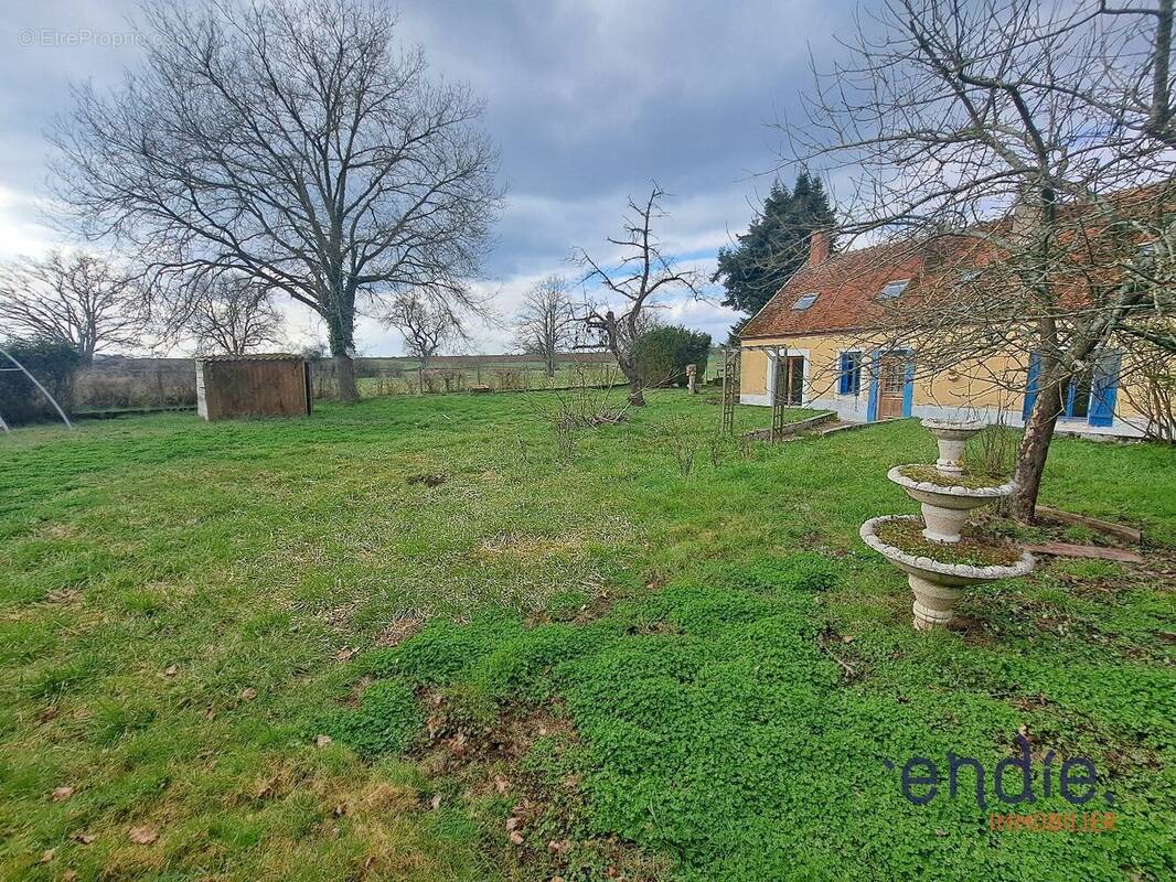 Maison à AINAY-LE-CHATEAU