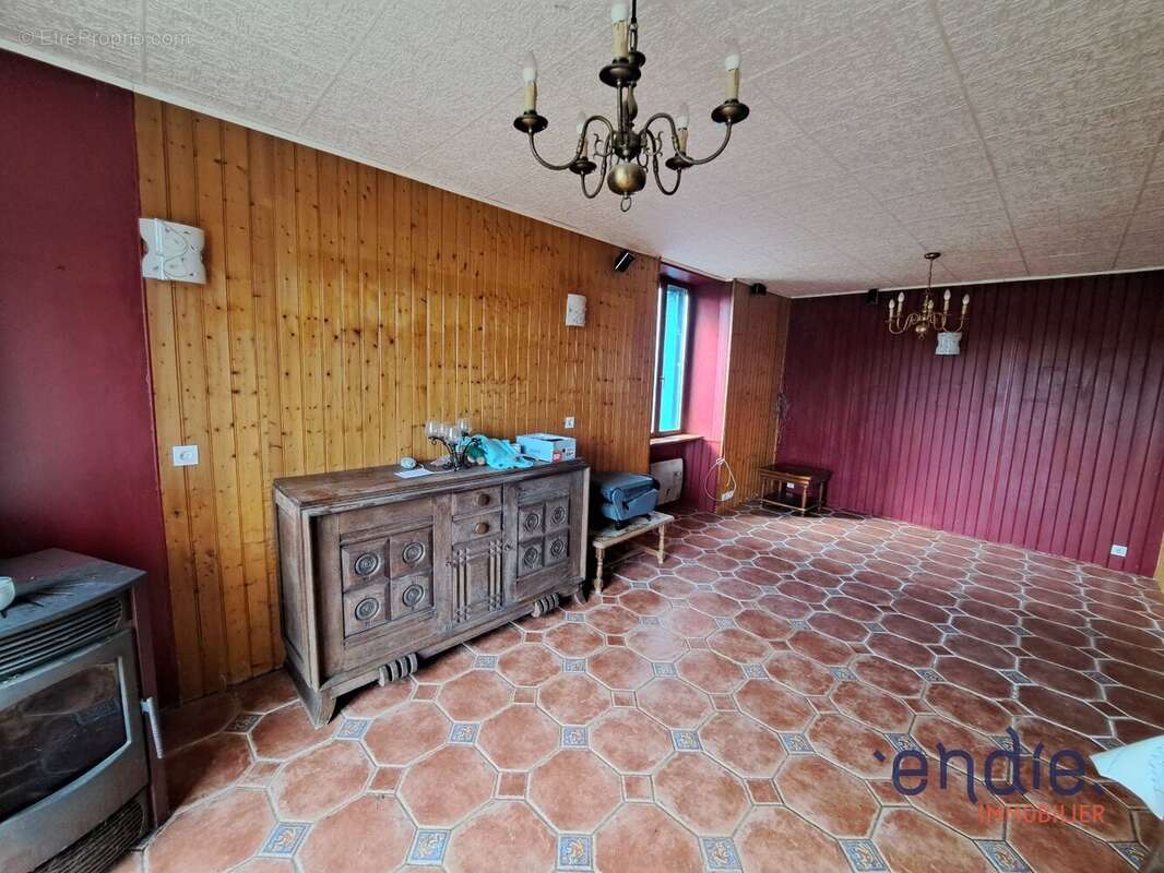 Maison à AINAY-LE-CHATEAU