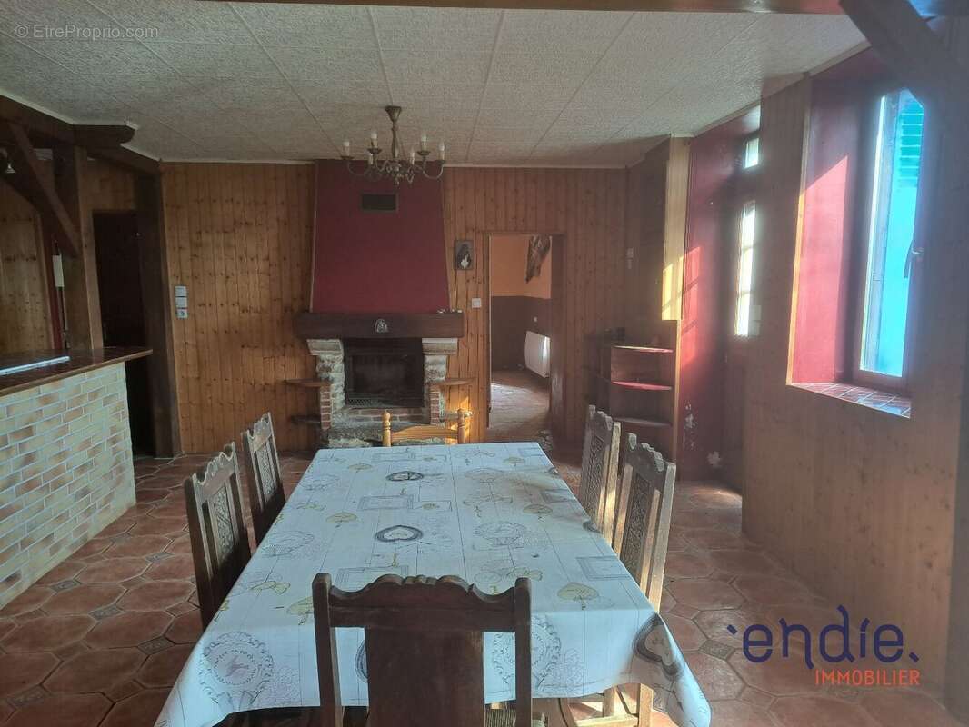 Maison à AINAY-LE-CHATEAU