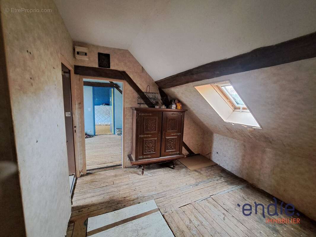 Maison à AINAY-LE-CHATEAU