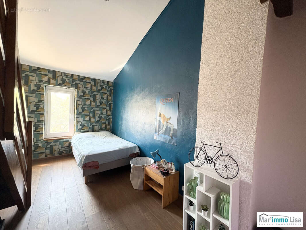 Maison à LA ROQUE-D&#039;ANTHERON