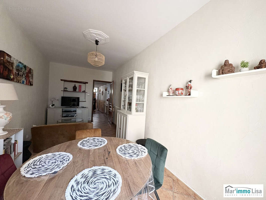 Maison à LA ROQUE-D&#039;ANTHERON