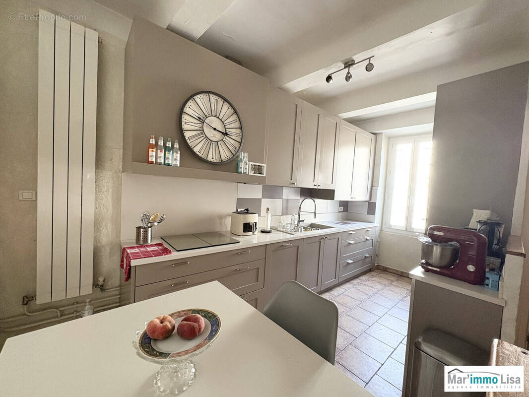 Maison à LA ROQUE-D&#039;ANTHERON