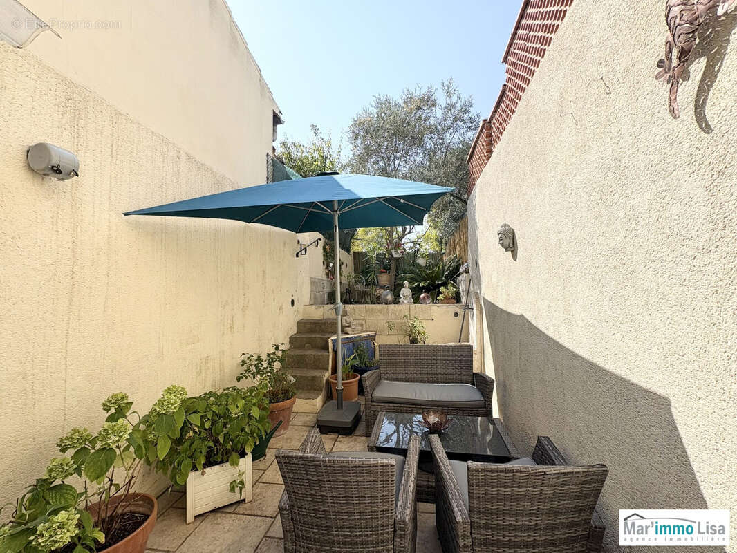 Maison à LA ROQUE-D&#039;ANTHERON