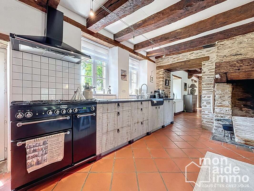 Maison à SAINT-SAUD-LACOUSSIERE