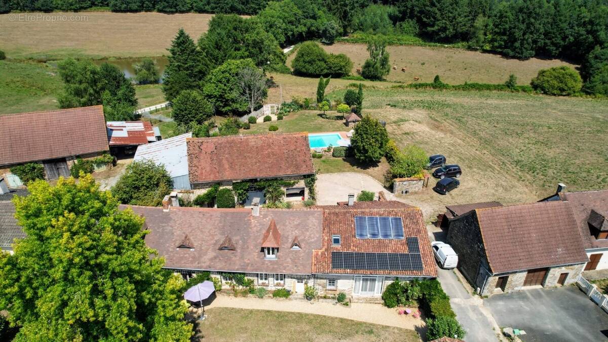 Maison à SAINT-SAUD-LACOUSSIERE