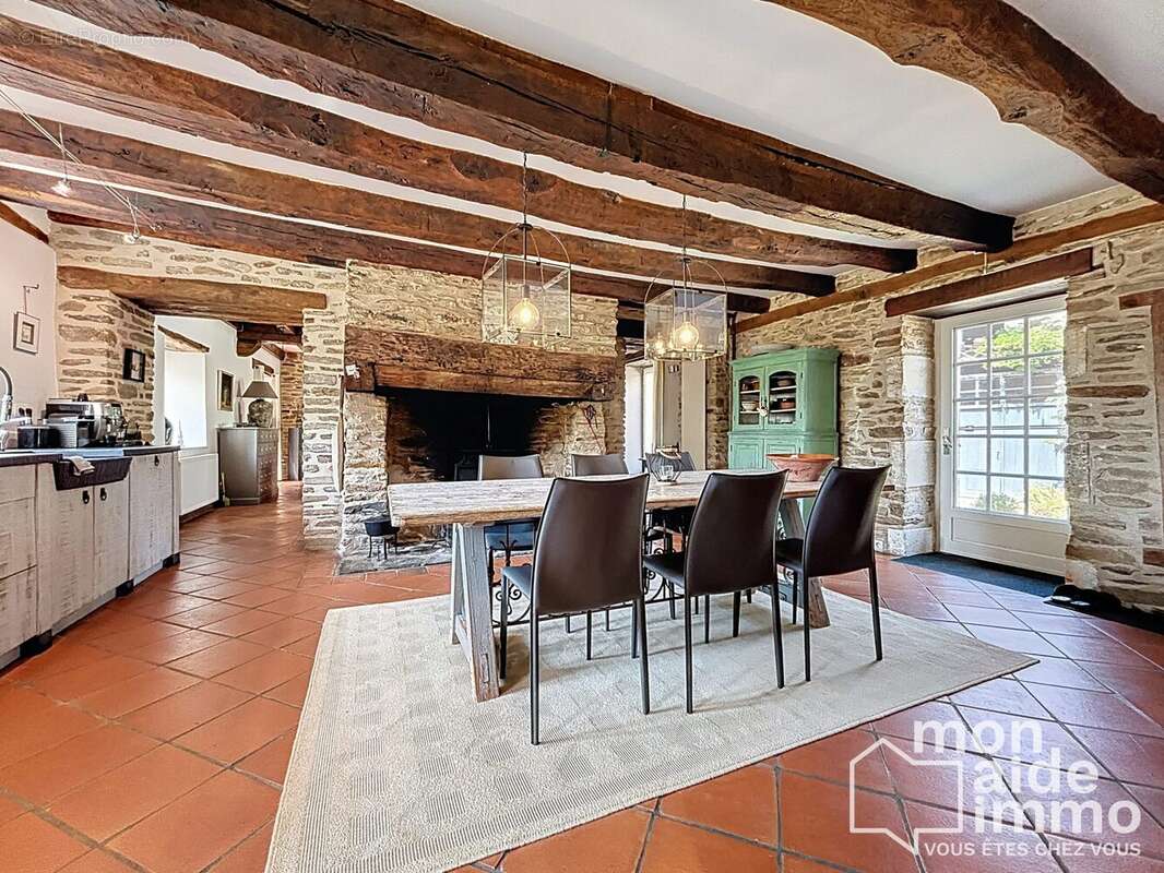 Maison à SAINT-SAUD-LACOUSSIERE