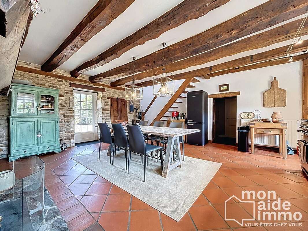 Maison à SAINT-SAUD-LACOUSSIERE