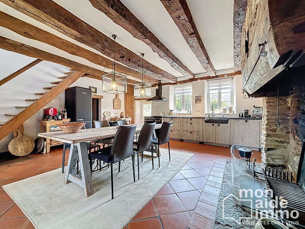 Maison à SAINT-SAUD-LACOUSSIERE