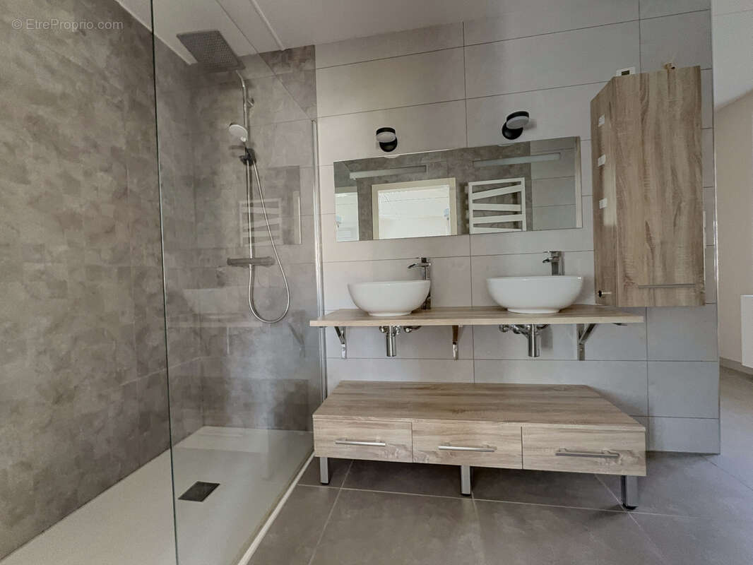 Maison à PONT-DE-ROIDE