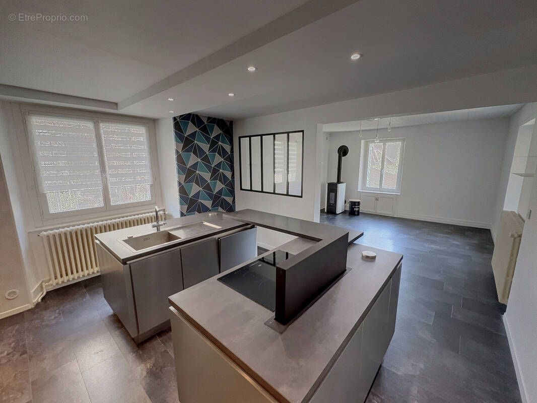 Maison à PONT-DE-ROIDE