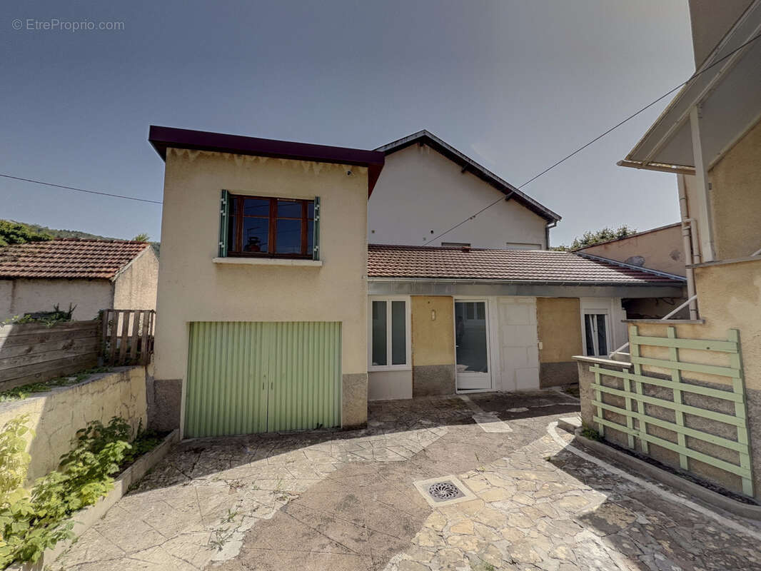 Maison à PONT-DE-ROIDE