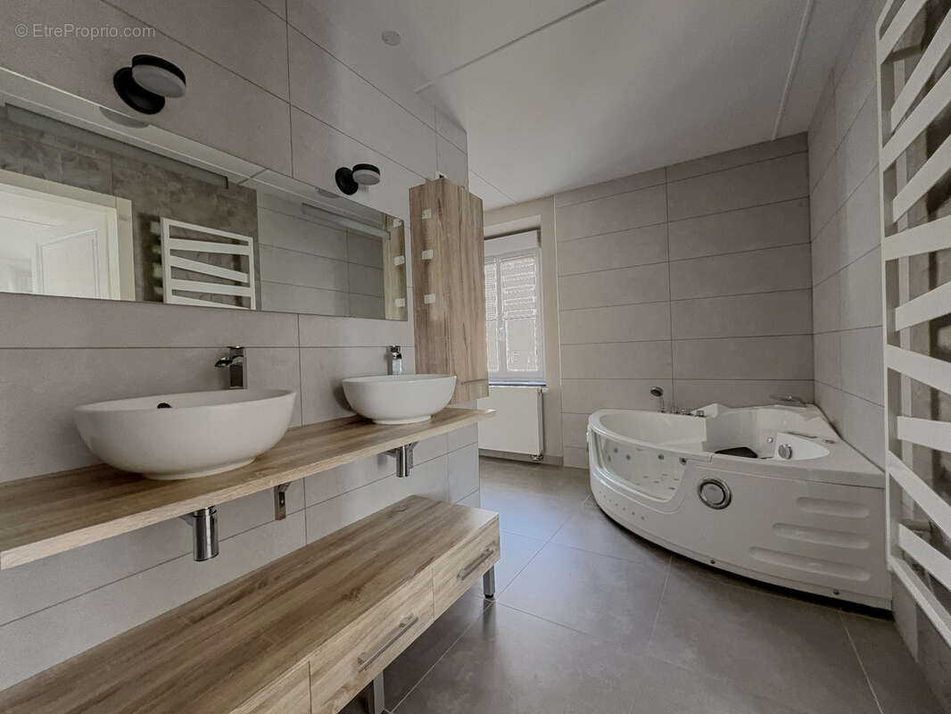 Maison à PONT-DE-ROIDE