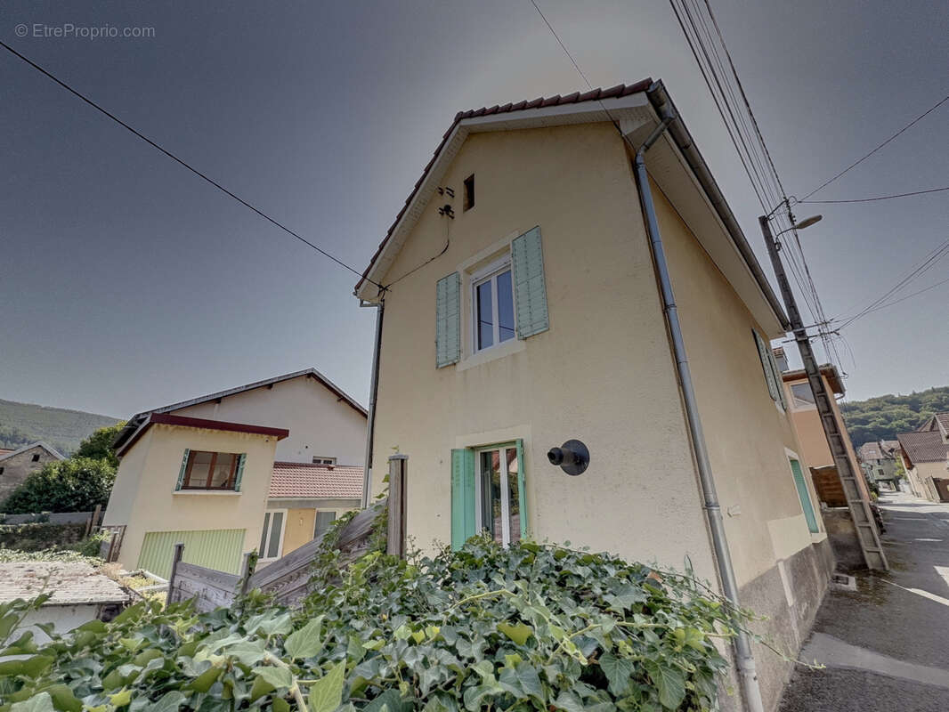 Maison à PONT-DE-ROIDE