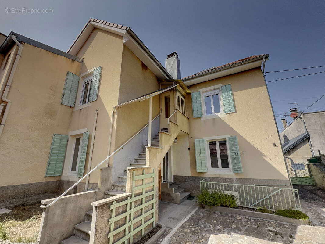 Maison à PONT-DE-ROIDE