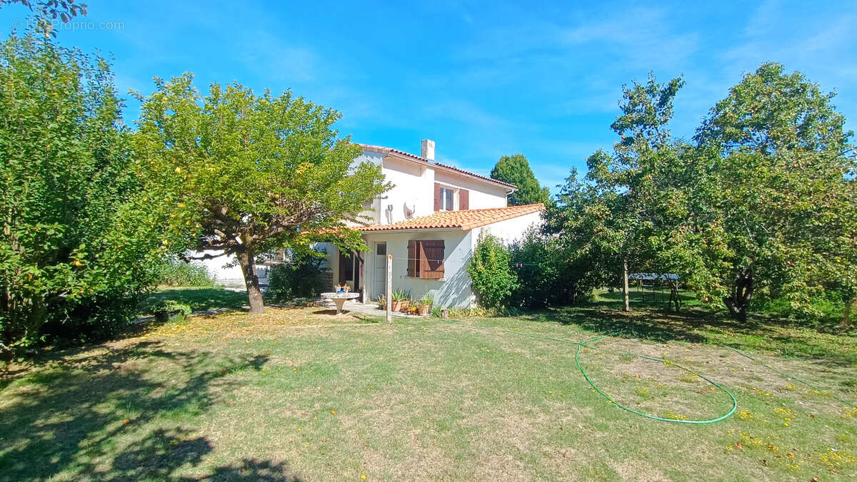 Maison à MORTAGNE-SUR-GIRONDE