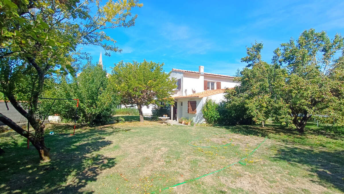Maison à MORTAGNE-SUR-GIRONDE